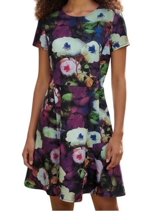 Betsey Johnson Dresses & Skirts - Betsey Johnson floral scuba dress, fit & flair, sz 6, 18” PTP, 33” L